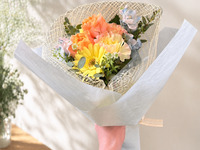 [Bouquet] A bouquet size that can be held in one hand