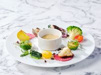 【CHEFS SELECTION＋乾杯スパークリングワイン】ママ会やご友人同士の集まりにおすすめ！旬魚や国産豚のWメインが愉しめる等 満足ランチコース（平日)