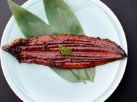 【土用の丑の日】鹿児島県産うなぎ蒲焼（250ｇ、有頭一尾、たれ、山椒付き）※冷凍品