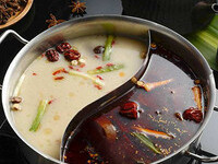 鴛鴦(エンオウ)火鍋コースA