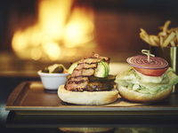 【リバーサイドバーガー】インディゴビーフ＆ベジタブルバーガー