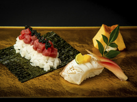 煮鮑　黒毛和牛グリル　握り寿司等10品　隠れ房特別会席　9000円（税込）