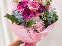 [Large bouquet] A bouquet size that can be held with both hands