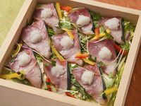 【★季節のおすすめ】真鯛の蒸籠蒸し×鶏もも肉のすき煮×旬菜堪能コース全9品　【2.5h飲み放題付き】 5000円(税込)