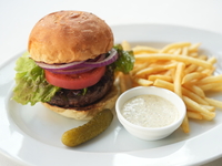 ◇【平日限定】21日間熟成ブラックアンガスビーフ × オーストラリアビーフのクラシックバーガー