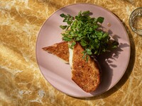 【TAKEAWAY】モッツァレラとセージバターのホットサンドイッチ