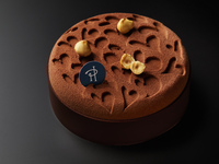 【TAKEOUT-PIERRE HERMÉ PARIS-Noël Pâtisserie 2025】 オルフェオ クール メレ(約直径12.0×高さ4.0cm) ¥5,400
