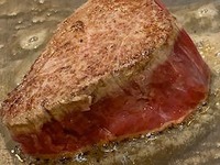 [Dîner spécial] Un cours où vous pourrez déguster des plats de bœuf et de poisson de marque Wagyu livrés directement de Yanagibashi. Total de 8 plats.