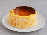 〔Takeout〕 Basque cheesecake (12cm whole cake)