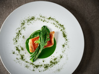 《オンライン予約特典あり》2階「DEK DINING」ディナーコース(10,000円)+乾杯用スパークリングワイン+ワイン1杯プレゼント