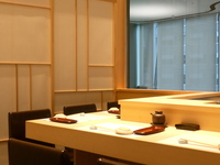 【 座席イメージ： カウンター個室 / 3～5名様用 】