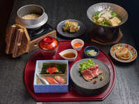 [Sushi and Wagyu Roast Beef Lunch] "Edomae Sushi Box & Rice Cooked in Japanese Dashi Pot with Wagyu Roast Beef" and "Seasonal Fish Golden Broth Shabu-Shabu Small Pot" [Weekday Special Price: ¥3,290 → ¥2,890]