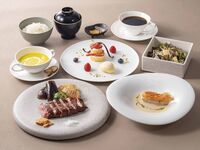 【シェフおすすめランチ】月ごとに変わるお魚料理やオーストラリア産牛ロース肉他全8品　(12/13まで)