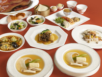 【午餐】東山套餐 4種涼菜、北京烤鴨、迷你魚翅湯、近江牛等7道菜
