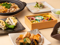 飲み放題付き【〜彩(いろどり)コース〜】豚の角煮や富嶽白鶏の柚子胡椒焼き、栗ときのこの羽釜ごはんなど全8皿