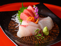 [Hana Kaiseki 13,200 yen] Gorgeous! Enjoy an authentic Kaiseki meal made with an abundance of carefully selected seasonal ingredients ☆ Private rooms are also available