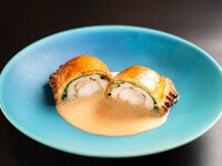 【Homard en croute course】季節の前菜から、オマール海老のパイ包み、その日最高のお肉料理まで味わえるフルコース　全８品
