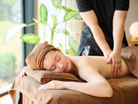 アロマボディトリートメント（背面）　60分    Aroma Body Treatment  60min