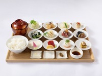 午餐：仅限预订座位（1-2人）