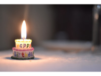 【乾杯】ロイヤルコース　税込み8500円（HP予約限定1ドリンク付き）アニバーサリーホールケーキでお祝い。雲丹と熟成黒毛和牛の肉寿司、大判サーロインの焼きすき、熟成和牛特選5種盛り他（全14品）