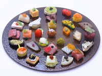 【ランチ / リナシメントコース】＊蝦夷鮑パスタ、甘鯛の松笠焼き、黒毛和牛フィレ炭火焼などを軸とした、贅沢なコース