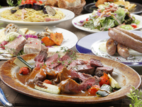 人気のセレクト『牛肉の高温皿焼ステーキ＆大振りソーセージ』※飲み放題付