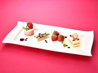 小さな苺スイーツ盛り合わせ