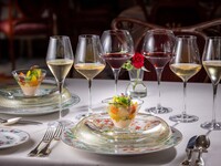 "Private room guaranteed" "New Year's party plan" Dinner course with 7 dishes + 3 glasses of wine pairing