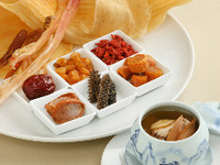 四宝＋乾杯のシャンパーニュ付き　＊ランチタイムでも予約できます