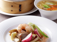 Weekday lunch (weekdays only) hall seating