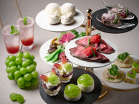【季節のフルーツと野菜を贅沢に味わう、スイーツ＆セイボリー】1階 イブニングハイティー