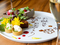 オフィシャルWeb限定最安値【彌榮ーIYASAKA】焼き物やお造りなど宴を楽しむ+日本酒飲み比べプレミアム飲み放題+メッセージプレート