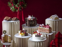 Now accepting reservations for Christmas cakes!