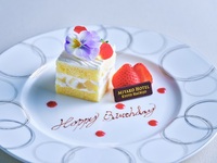 【ディナー限定】お祝いデザートプレート〈1,500円〉 自由メッセージ