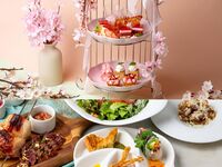 【ランチ☆アフタヌーン】桜艶めく苺のピンクブロッサムアフタヌーンティースイーツ付き！『牛ハラミのグリル＆鶏もも肉のシュラスコ×チーズリゾット』など8品5皿