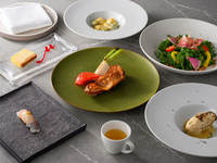 [Princess + Toast with Sparkling Wine] Enjoy a full course of classic fusion cuisine + a complimentary glass of sparkling wine for a toast