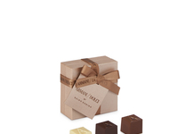 アルマーニドルチ　プラリネボックス4PC