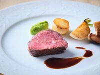 【CHEFS SELECTION】2時間飲み放題付！前菜は横浜野菜のバーニャカウダ・メインはや紅葉鯛・オーストラリア産牛ロース肉が愉しめるフルコースランチ全5皿（3/5～土日祝）