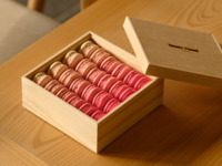 Sakura-coloured macarons, set of 24 (gift box included)