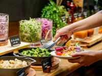 【土日祝：90分】制選べるメイン＆前菜・サラダ・デザート等ランチビュッフェ＋15種ドリンクバー