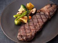 【90-Minute Dining】Mini Buffet Included ≪Lunch≫Grilled Steak（Japanese Beef Sirloin） with Steamed Vegetables - Choice of Japanese-Style or Western-Style Sauce