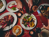 ~7/31【DINNER COURSE】厳選メニューを集めた全4品＋【FREE FLOW】飲み放題付き