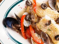 【2H飲み放題】(クラフトビール3種・スパークリングも) シカゴピザとアクアパッツァコース...6,200yen 2名様~