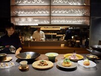 【個室】季節の食材と粋な器で奏でるディナーの十皿コース