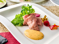 〈5/1～11/30〉【平日限定】Chef's lunch 　メイン：A5黒毛和牛の軽いしゃぶしゃぶ 神奈川県産野菜添え