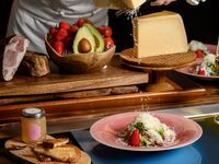 ワンドリンク+プチギフト付き　薪焼きランチコース¥15400