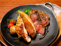 イベリコ豚とロティサリーチキン＋7種のセレクションワイン 飲み放題】