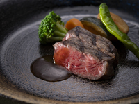 HIGASHIYAMA LUNCH【国産牛の網焼き　ワサビ風味】+2ドリンク