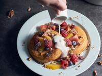 Drink set / Gluten-free pancakes with fruits and nuts