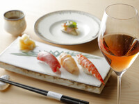 (Lunch) Nigiri course with champagne toast